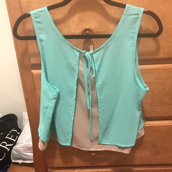 NWT cropped tank top - Picture 2 of 2